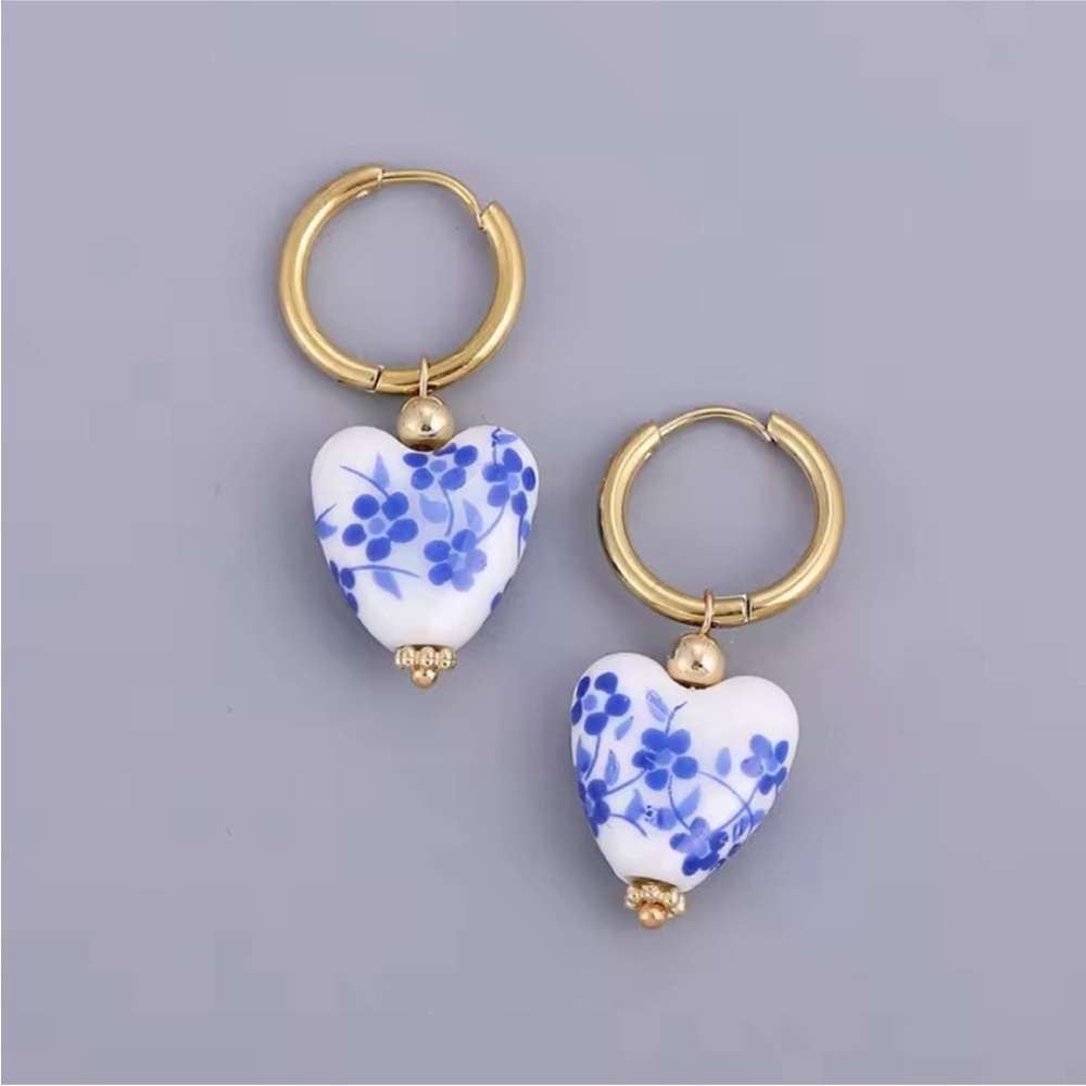 !!! Chaines style Gold and Blue Floral Heart Earrings - Picture 6 of 7